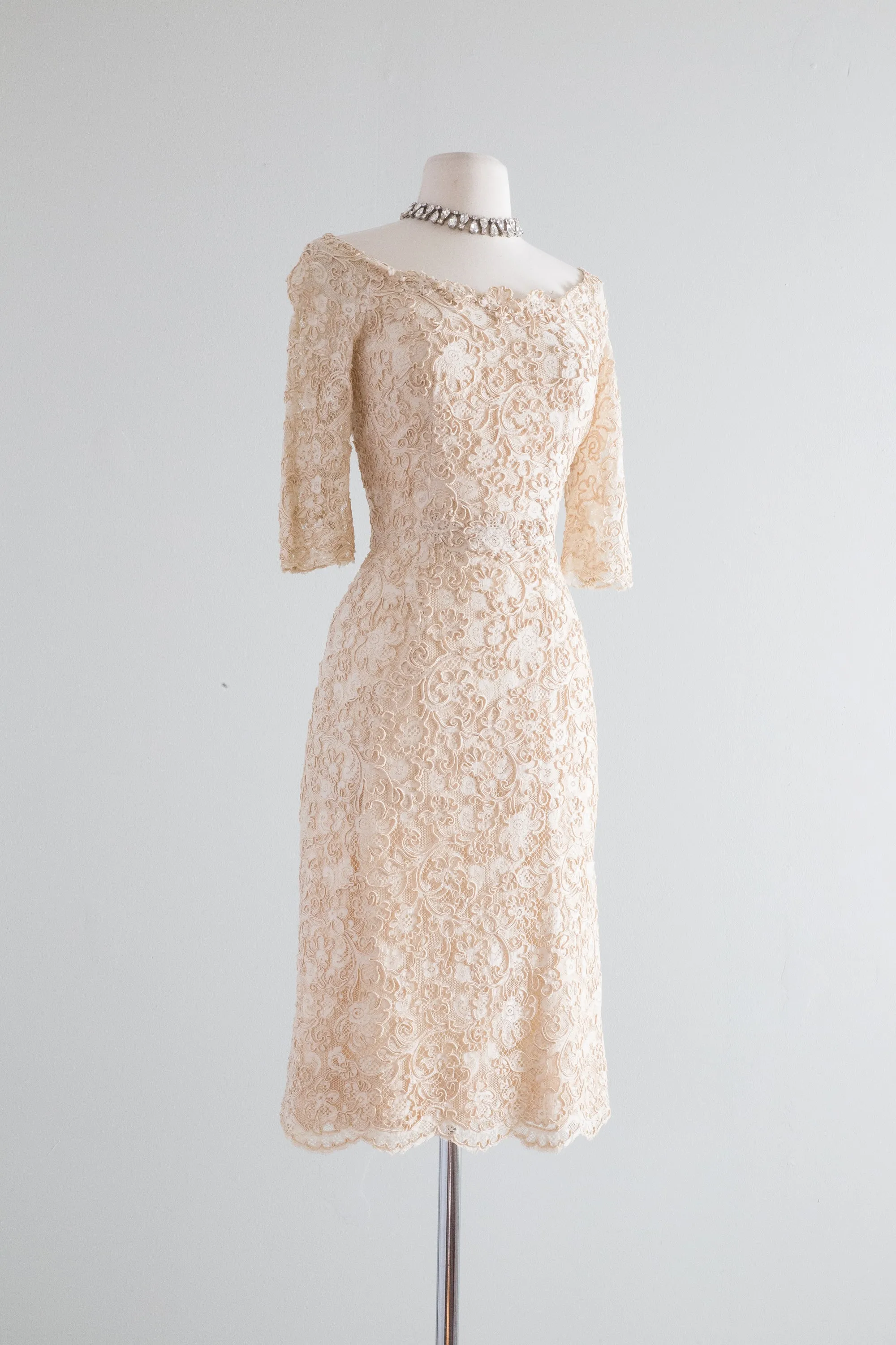 1950's Fine Corded Lace Fitted Cocktail Dress / Waist 27"