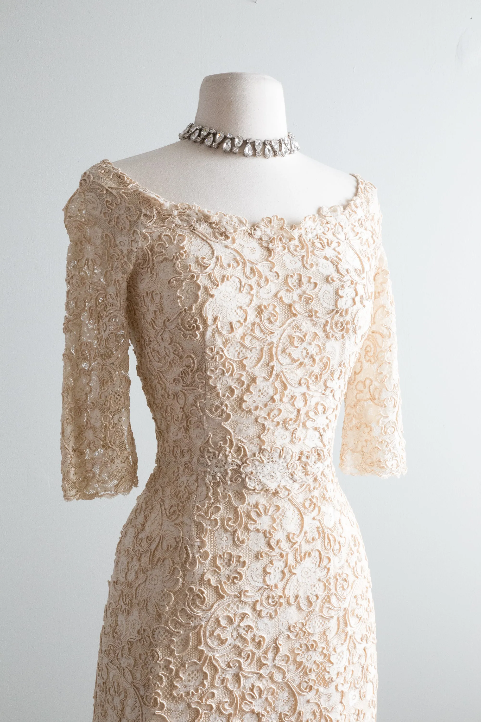 1950's Fine Corded Lace Fitted Cocktail Dress / Waist 27"