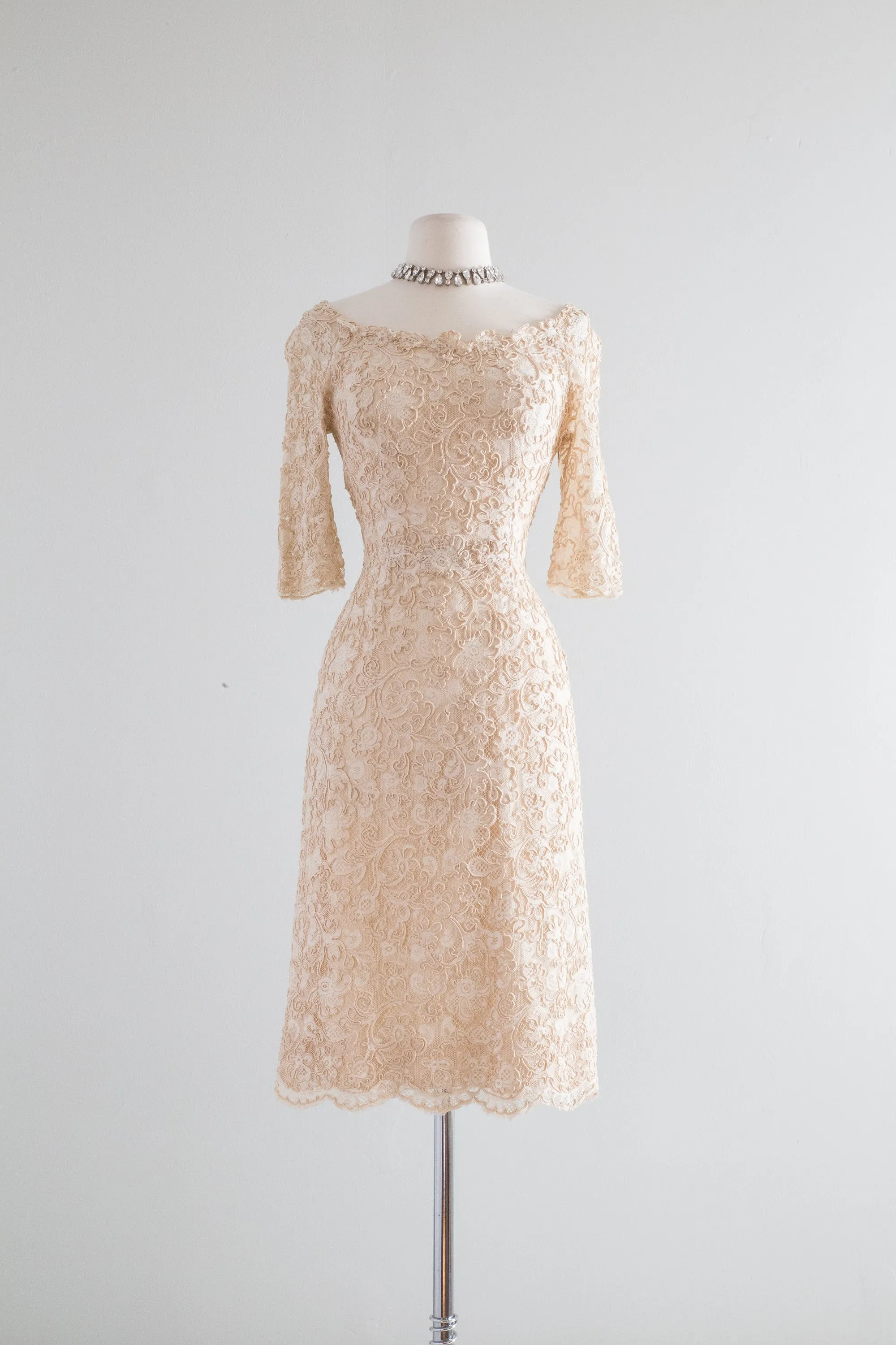 1950's Fine Corded Lace Fitted Cocktail Dress / Waist 27"