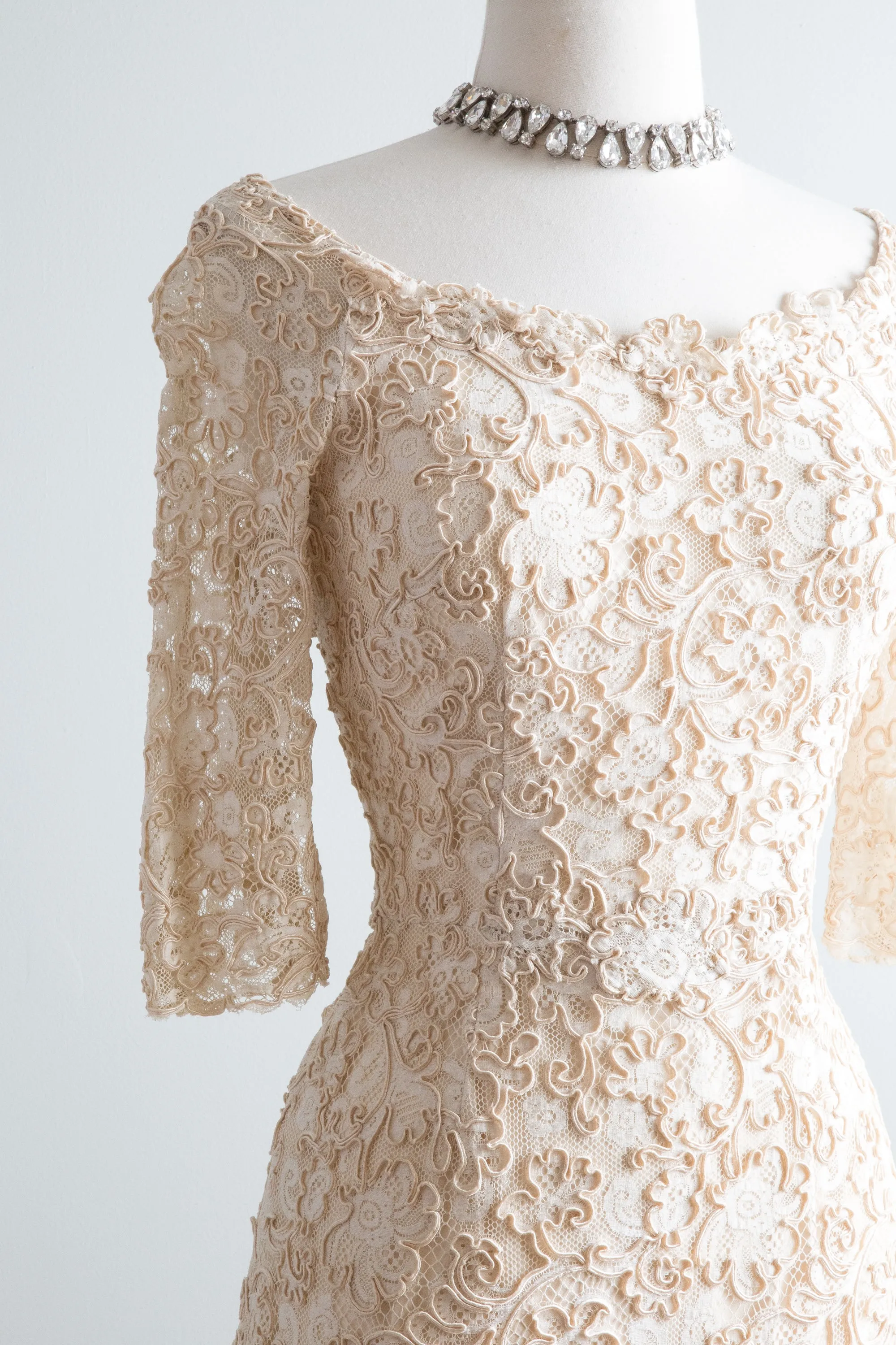 1950's Fine Corded Lace Fitted Cocktail Dress / Waist 27"