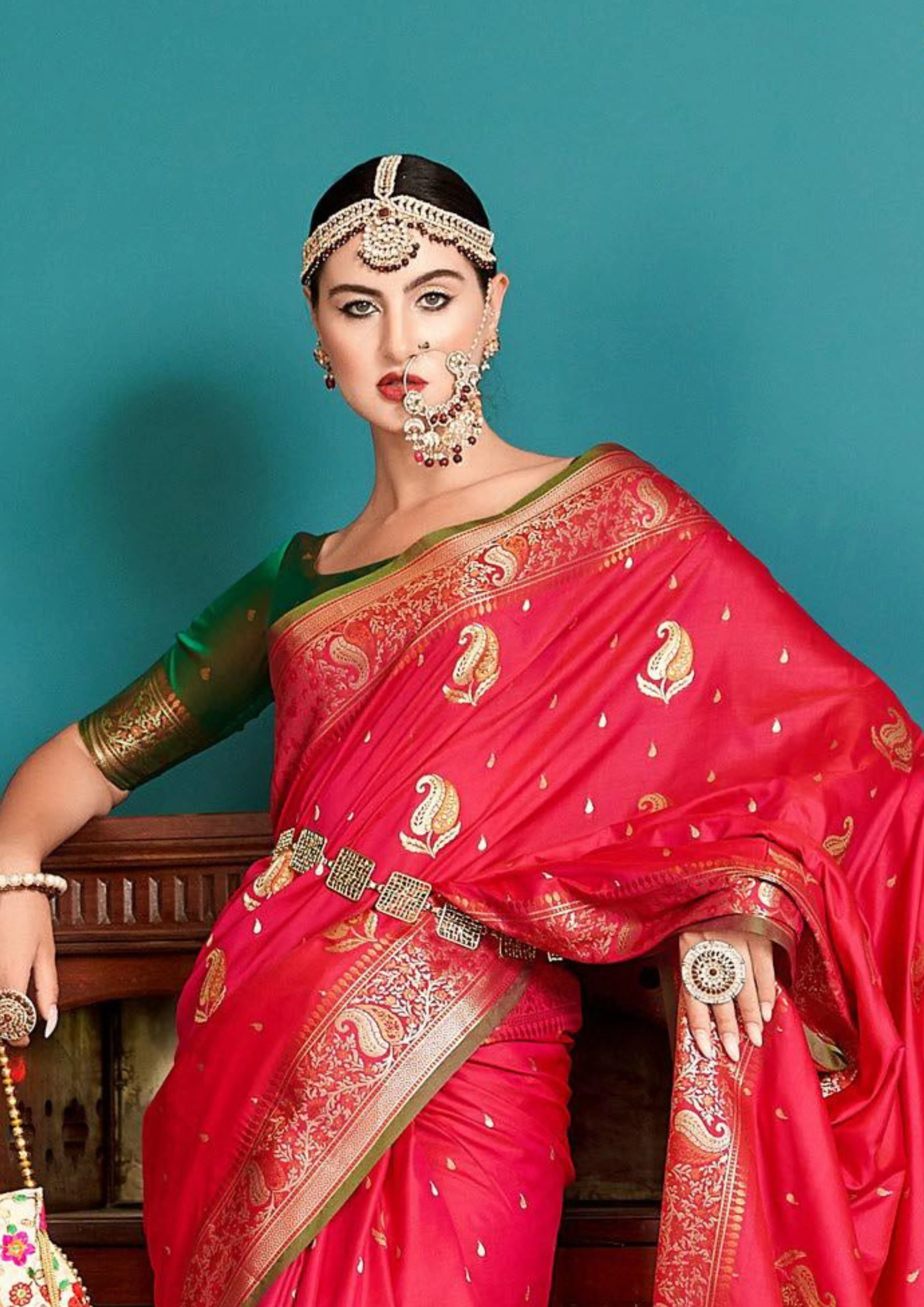 Appealing Pink Color Soft Soft Silk Copper Weaving Saree For Women