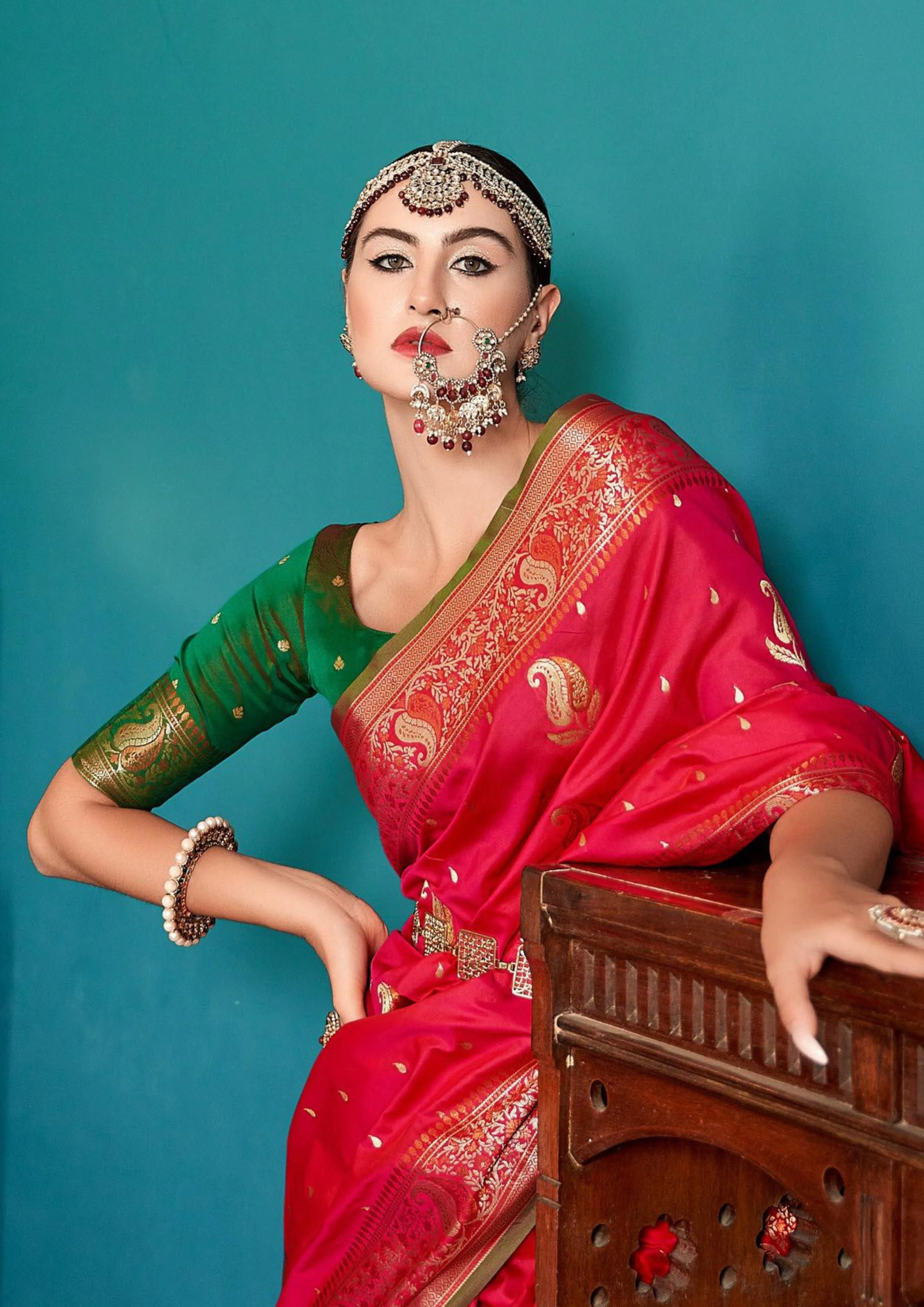 Appealing Pink Color Soft Soft Silk Copper Weaving Saree For Women